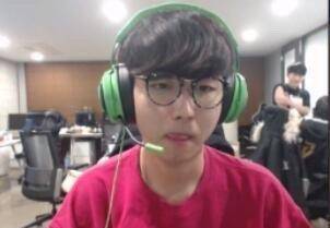 NBA西部狂飙：湖人9记三分掀翻卫冕冠军，火箭八连胜防守窒息，勇士躺升第六.