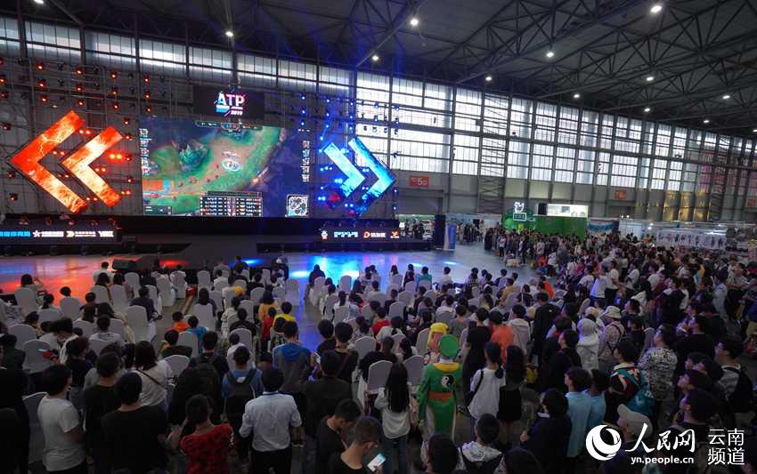 曼联消息人士称，尽管主教练是俱乐部生态系统的核心部分，但他并不凌驾于体系之上，协作性的工作方式和架构对于取得成功至关重要[@TelegraphDucker]。 来源：utdreport